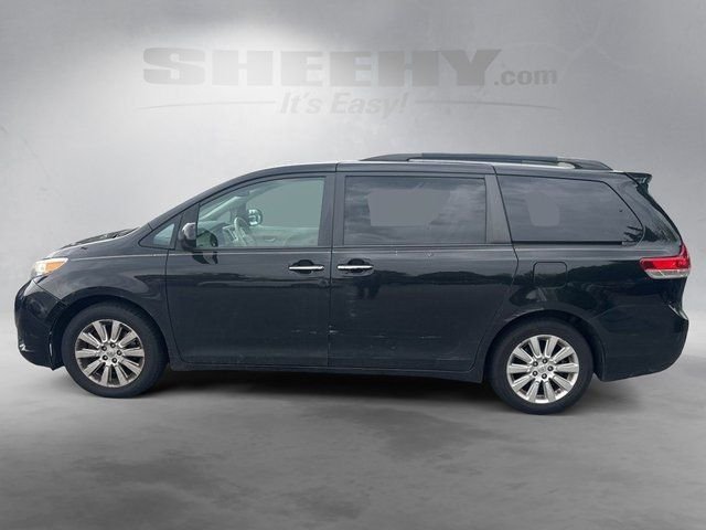 Used 2013 Black Toyota XLE image 15