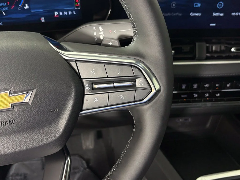 New 2027 Summit White Chevrolet LT image 25