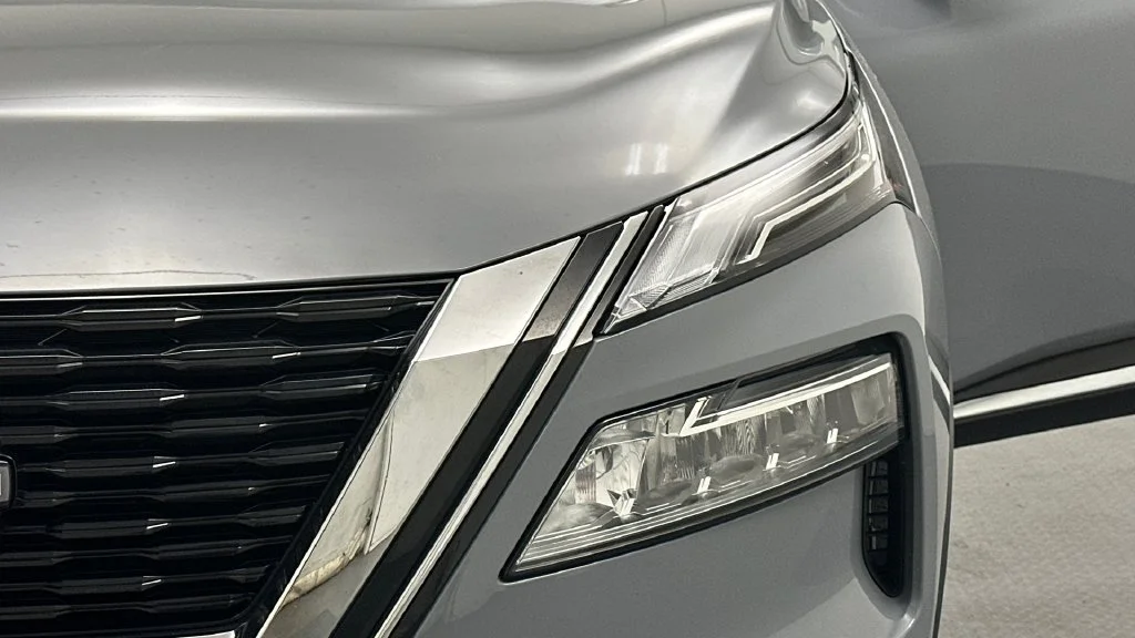 Used 2023 Gray Nissan Platinum image 22
