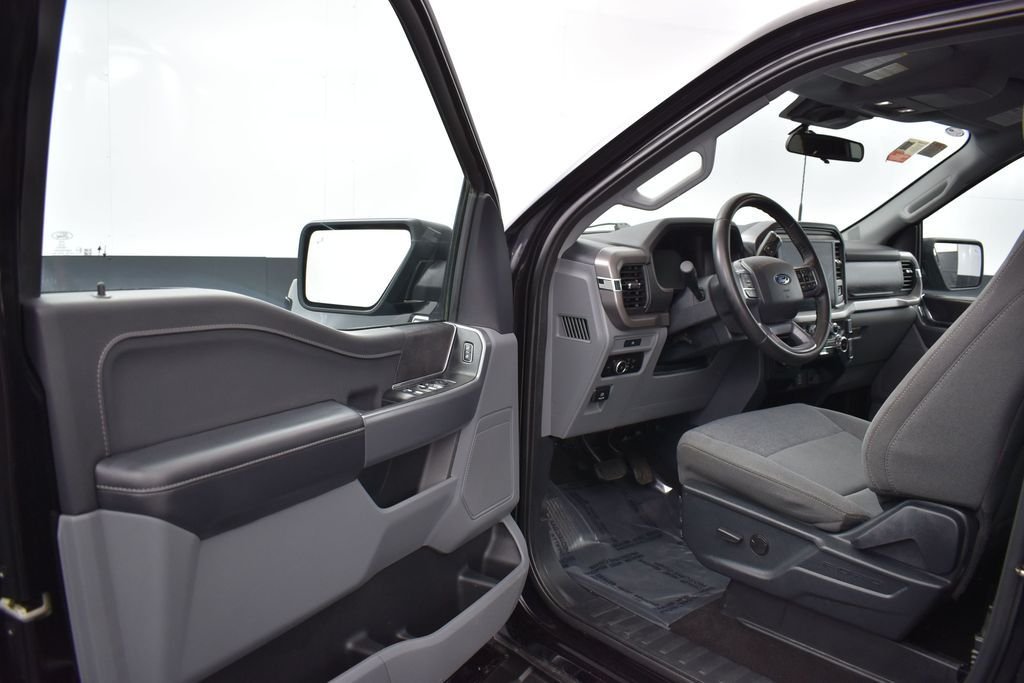 Used 2025 Black Ford XLT image 5