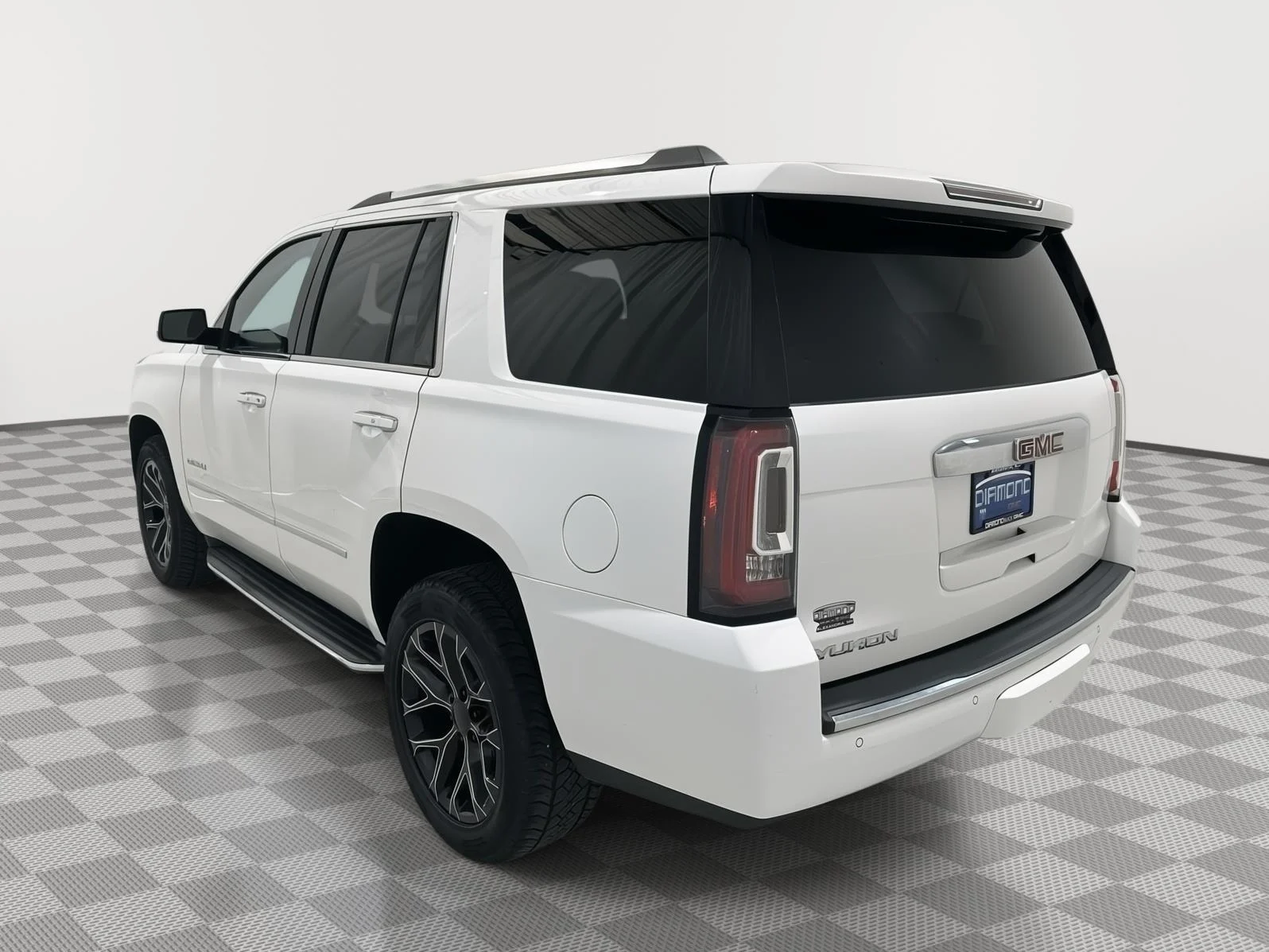 Used 2017 SUMMIT WHITE GMC Denali image 3