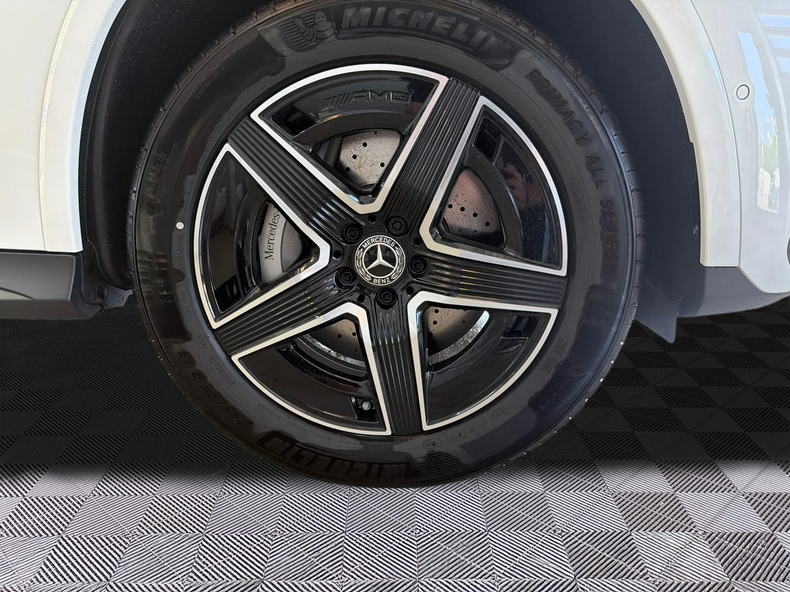 New 2026 White Mercedes-Benz GLC 300 4MATIC SUV image 2