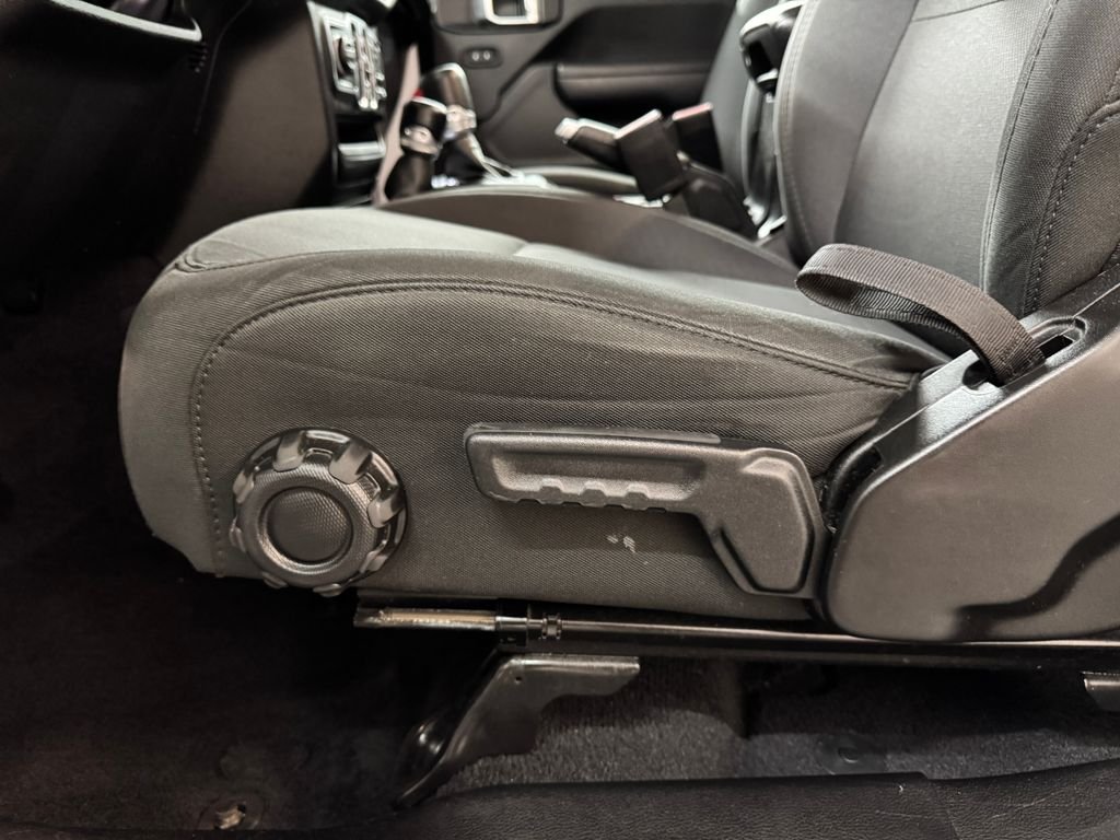 Used 2022 White Jeep Sport image 15