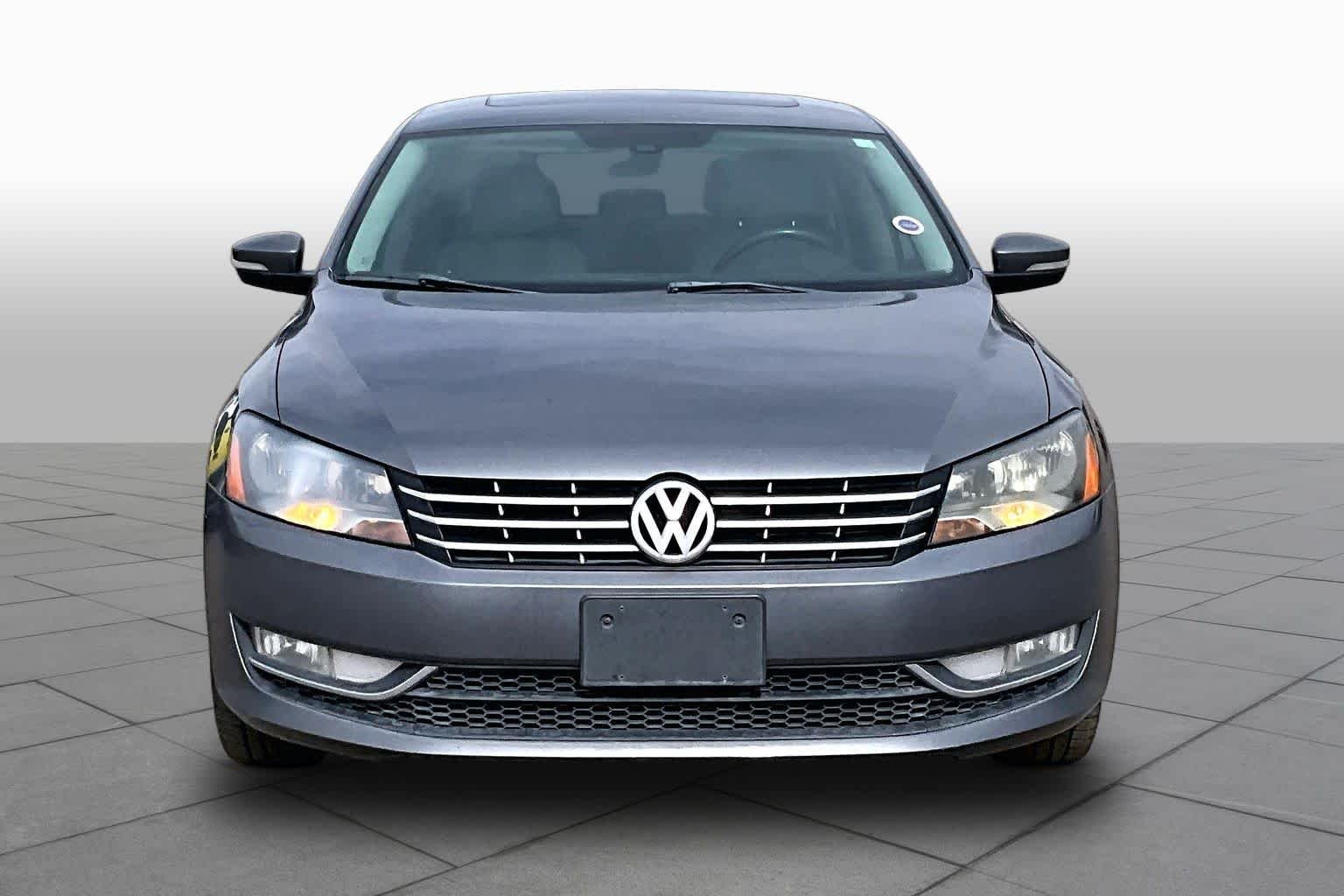 Used 2015 Platinum Gray Metallic Volkswagen 2.0L TDI SEL Premium image 3