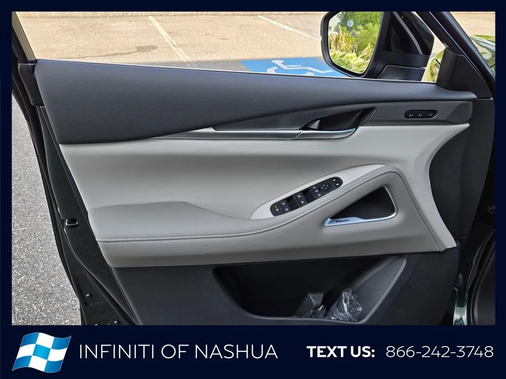 New 2027 DEEP EMERALD INFINITI Luxe AWD image 8
