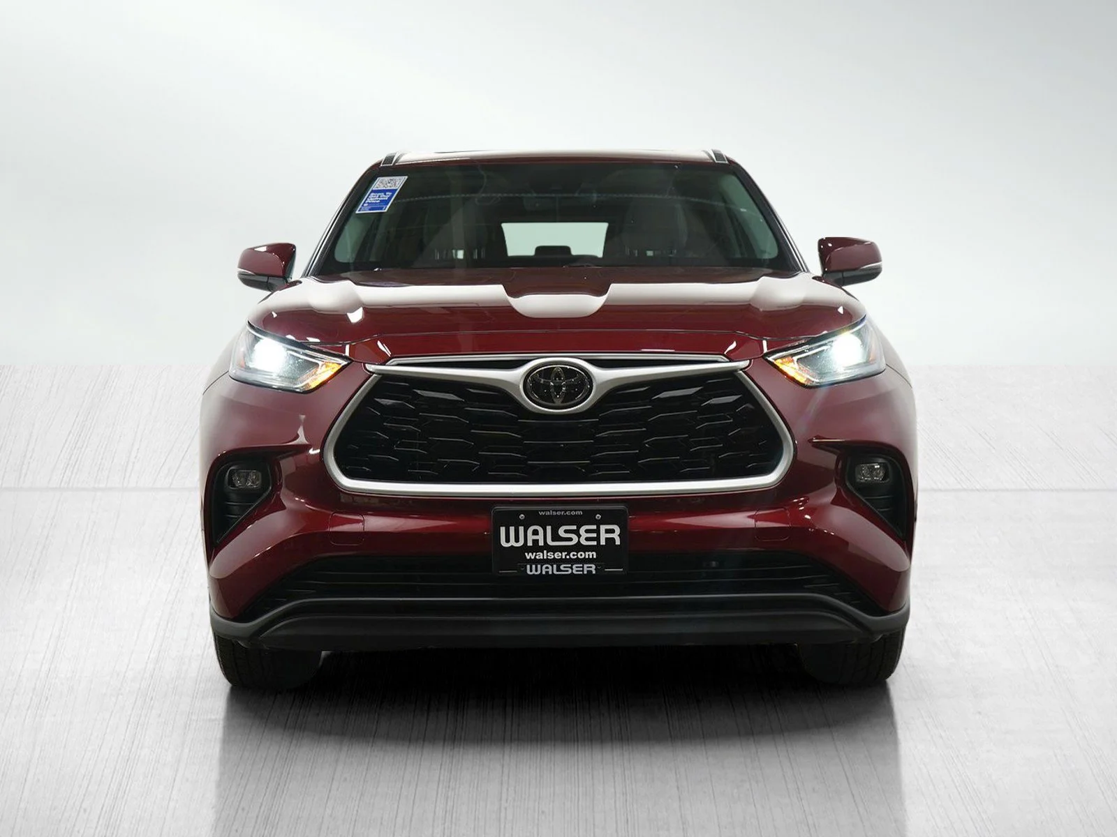 Used 2021 Toyota Highlander XLE with VIN 5TDHZRBH1MS540010 for sale in Burnsville, Minnesota