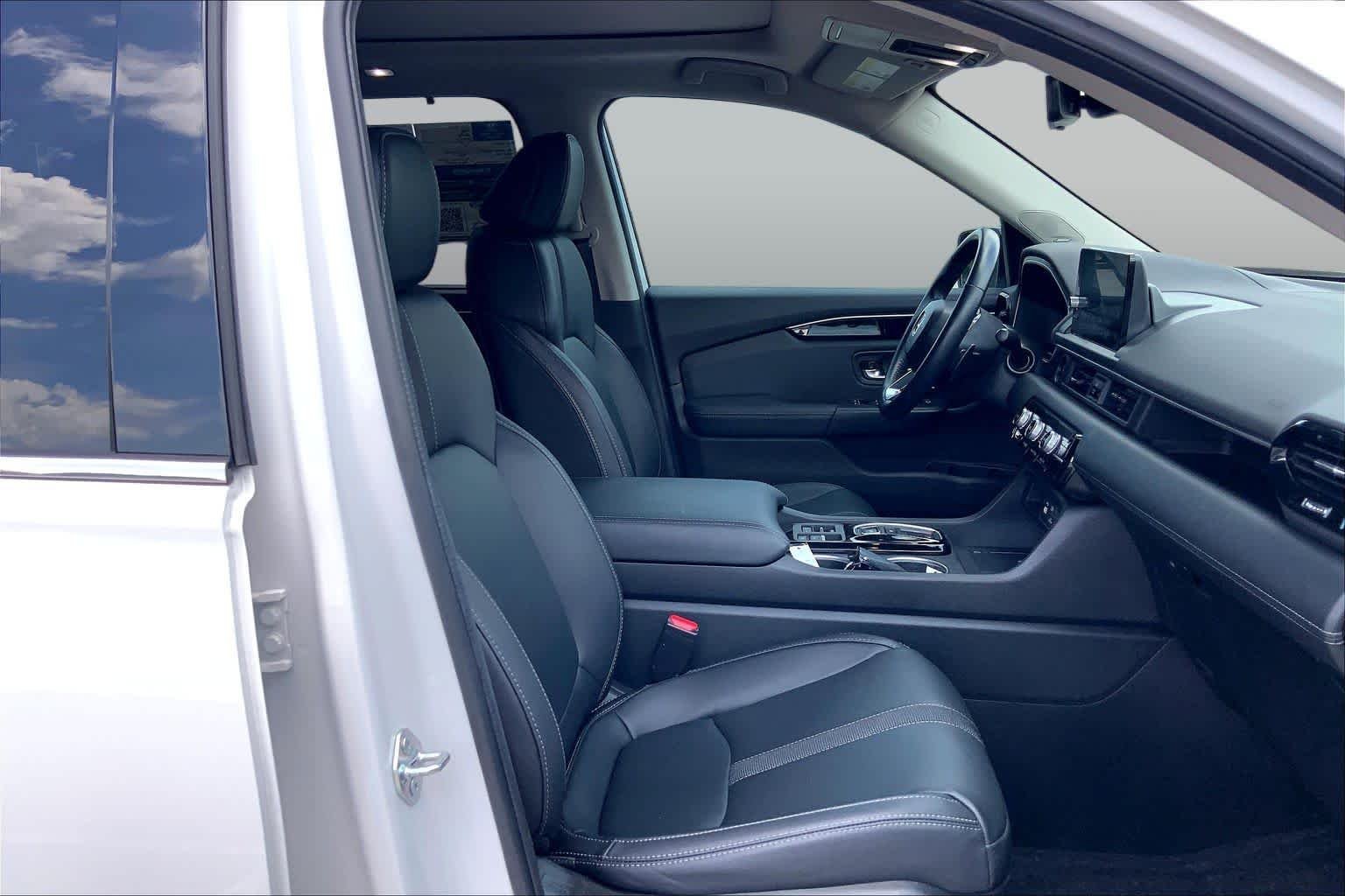 Used 2024 Platinum White Pearl Honda Touring image 9