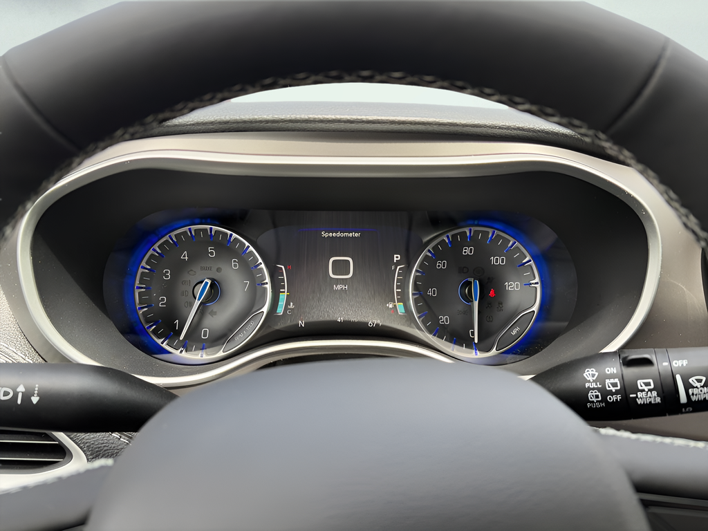 2027 Chrysler Pacifica Limited's photo