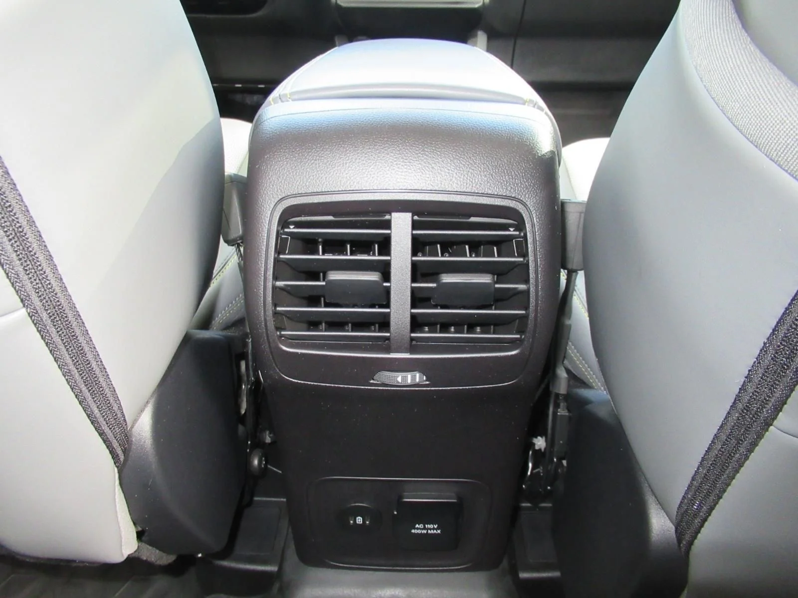 Used 2025 White Ford Badlands image 40