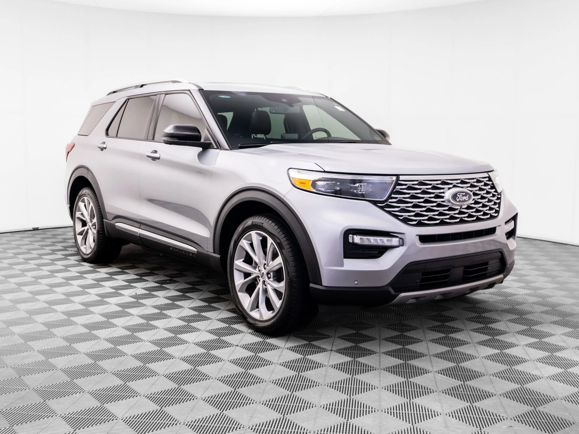 Used 2023 Silver Ford Platinum image 7