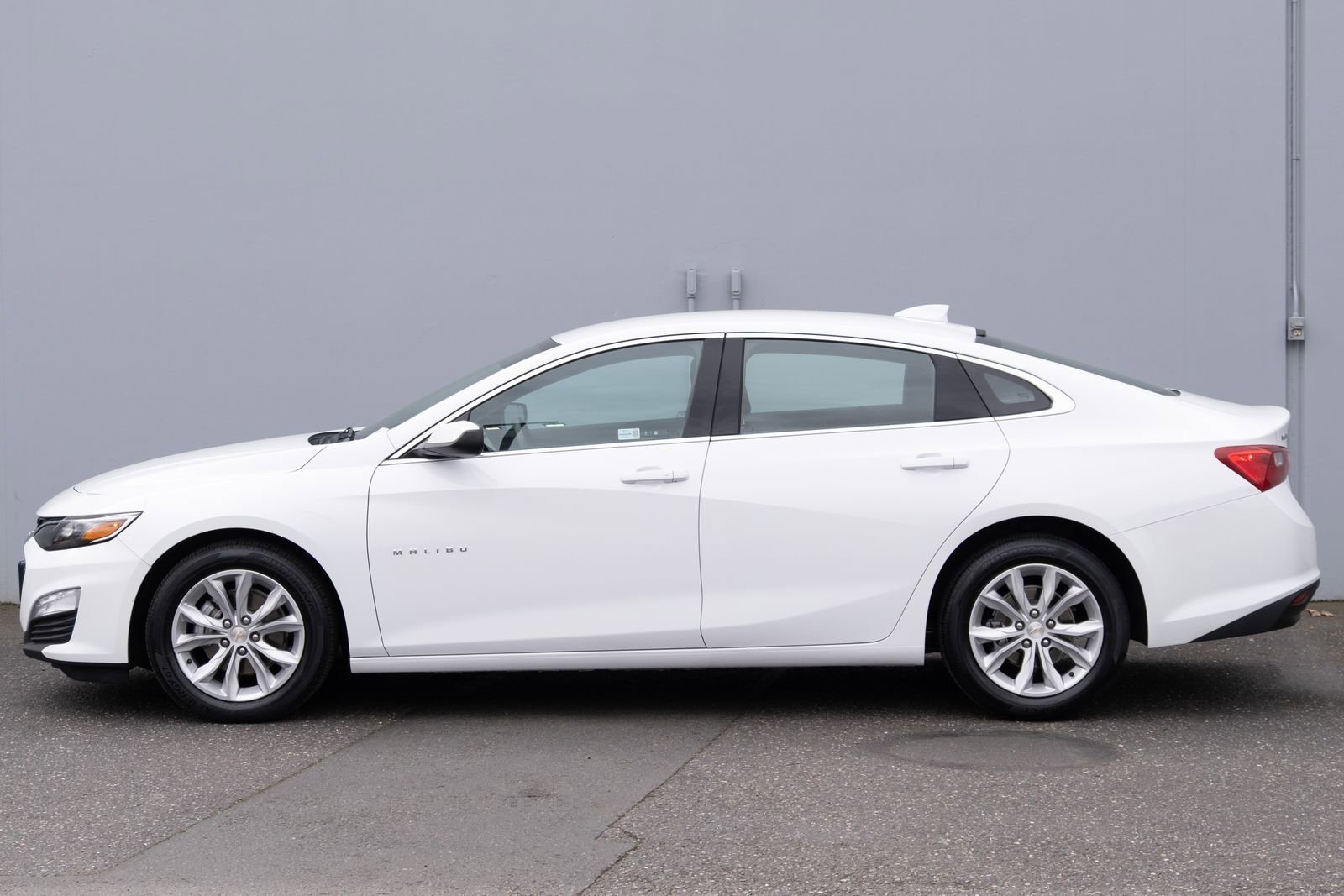 Used 2024 Summit White Chevrolet 1LT image 25