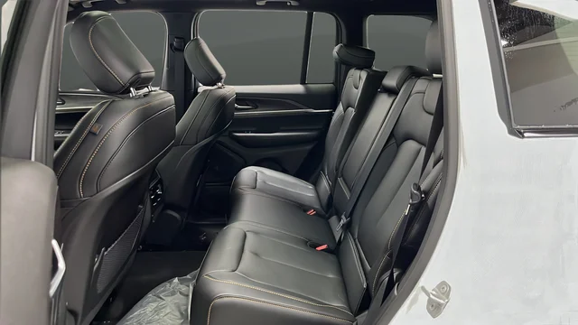 New 2026 Bright White Clear-Coat Exterior Paint Jeep Limited image 22