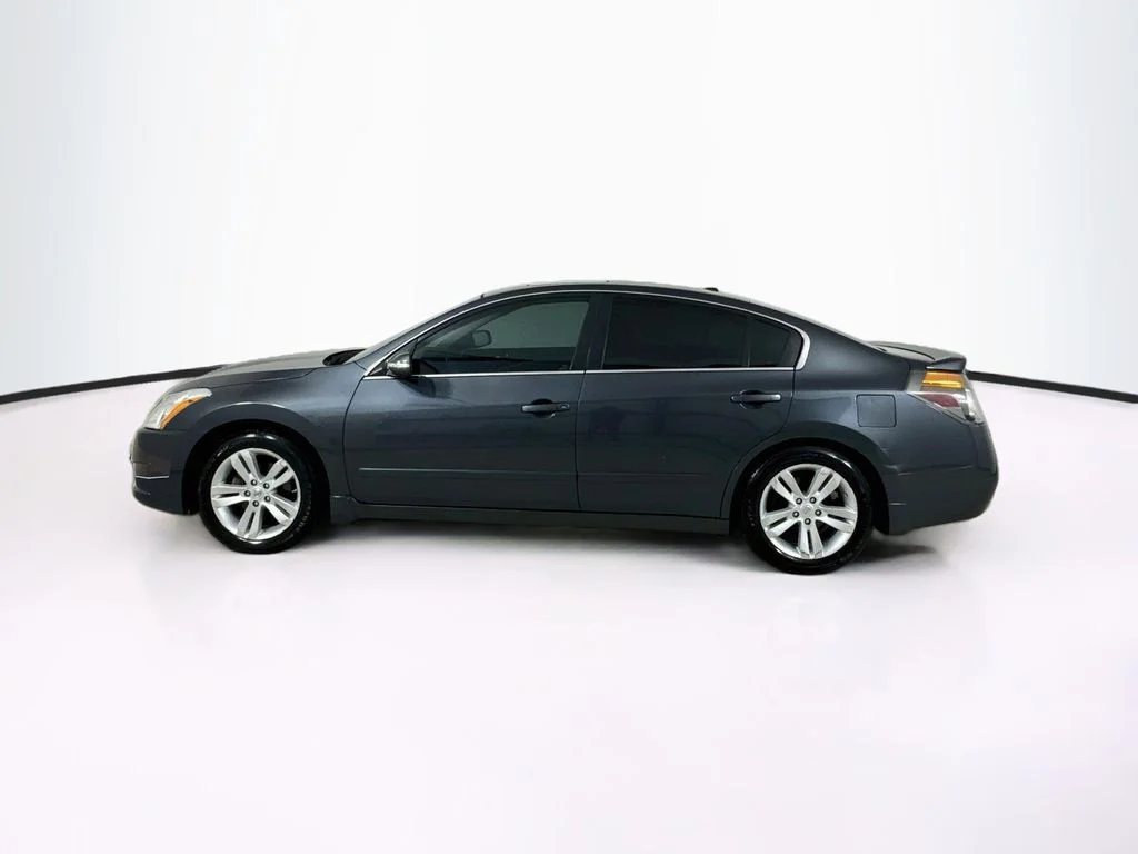 Used 2012 Dark Slate Metallic Nissan 3.5 SR image 4