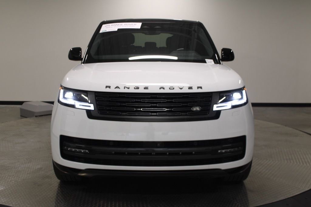 Used 2025 White Land Rover SE image 10