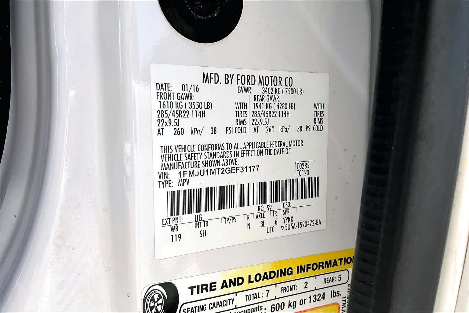 Used 2016 White Platinum Metallic Tri-Coat Ford Platinum image 36