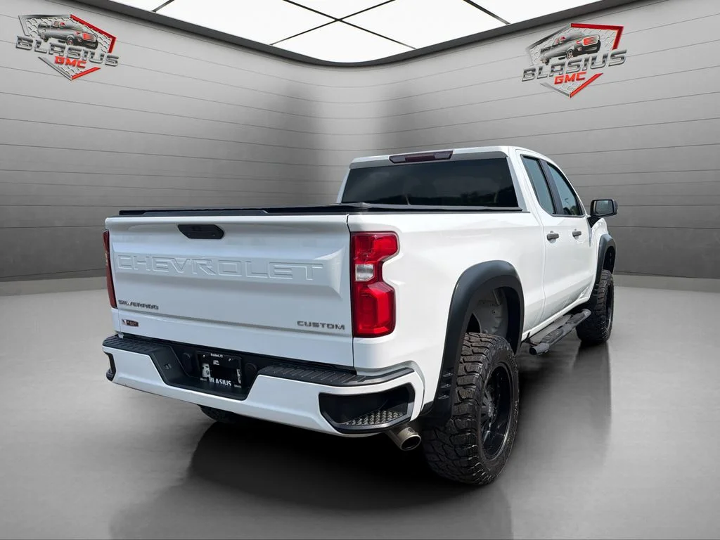 Used 2019 White Chevrolet Custom image 5