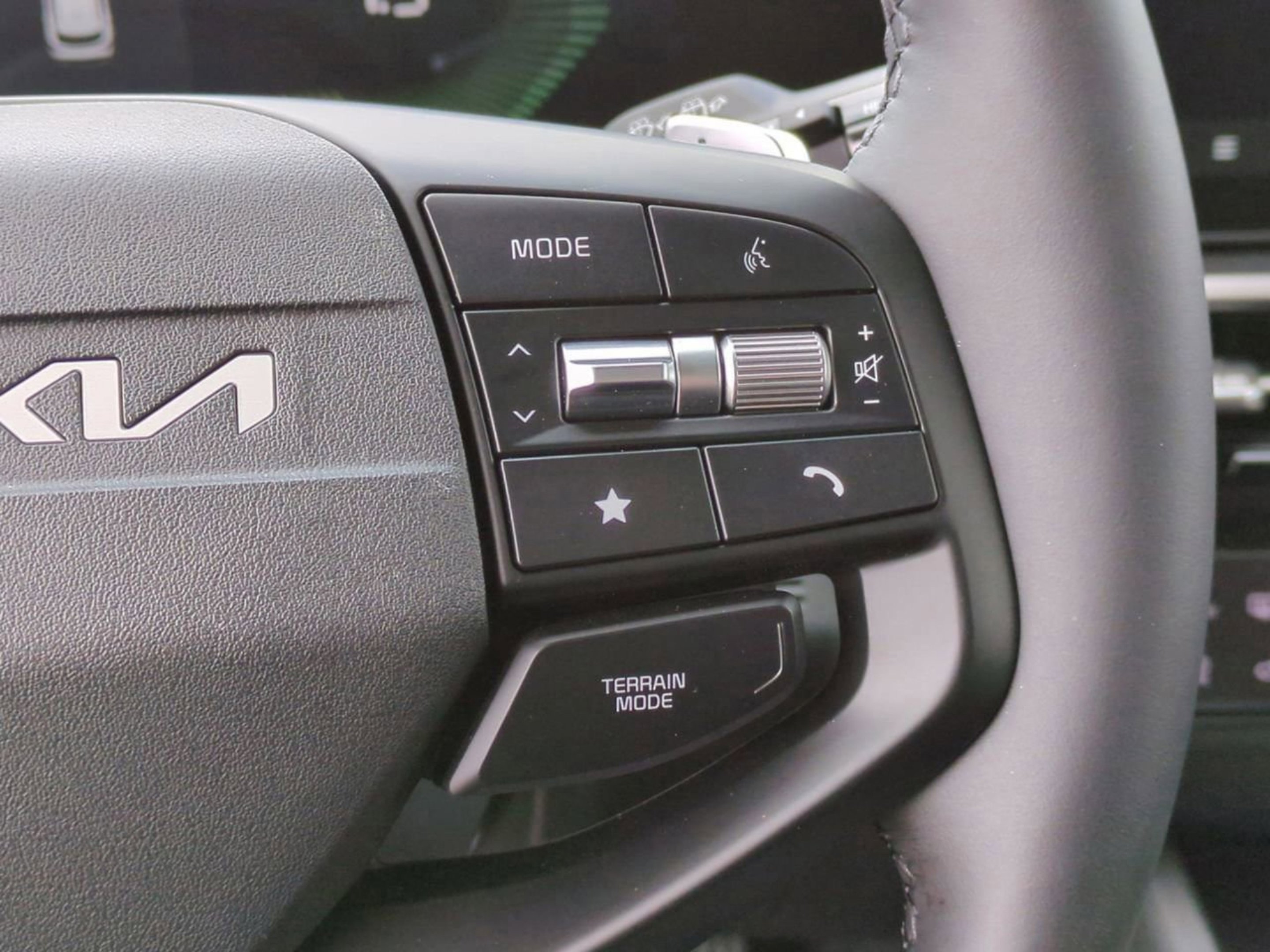 New 2026 Snow White Pearl Kia S image 28