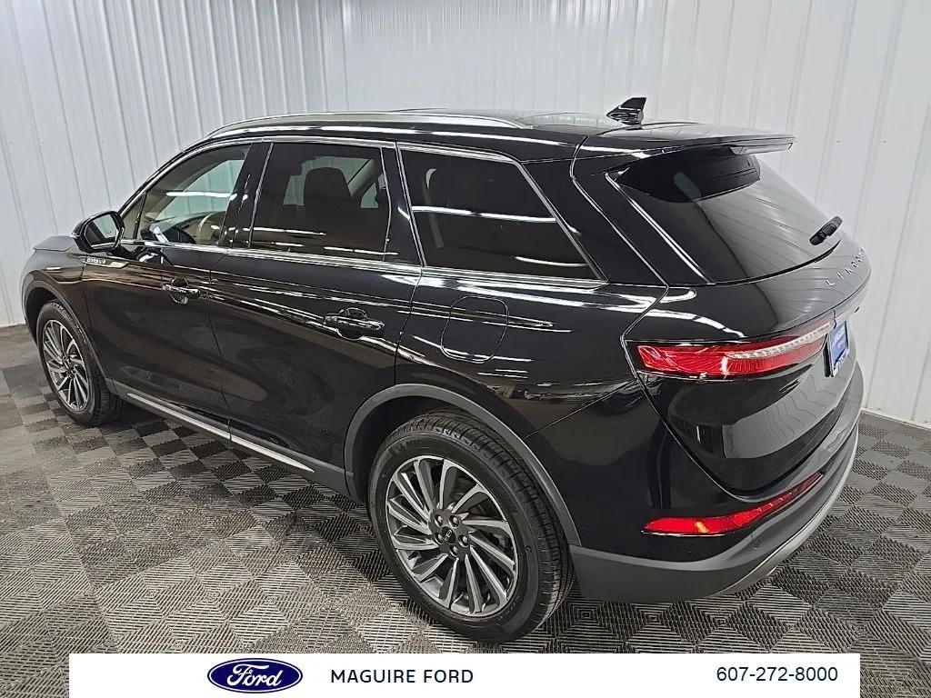 Used 2023 Black Lincoln Reserve image 12