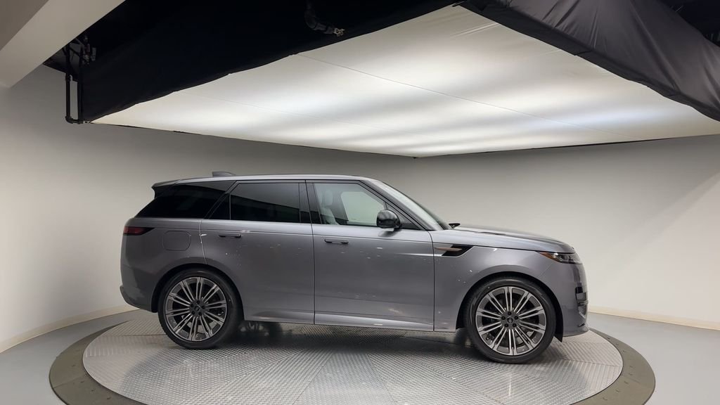 Used 2024  Land Rover Dynamic SE image 9