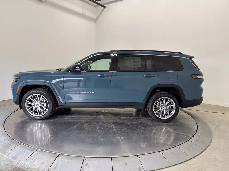 New 2027 Steel Blue Paint Jeep Limited image 4