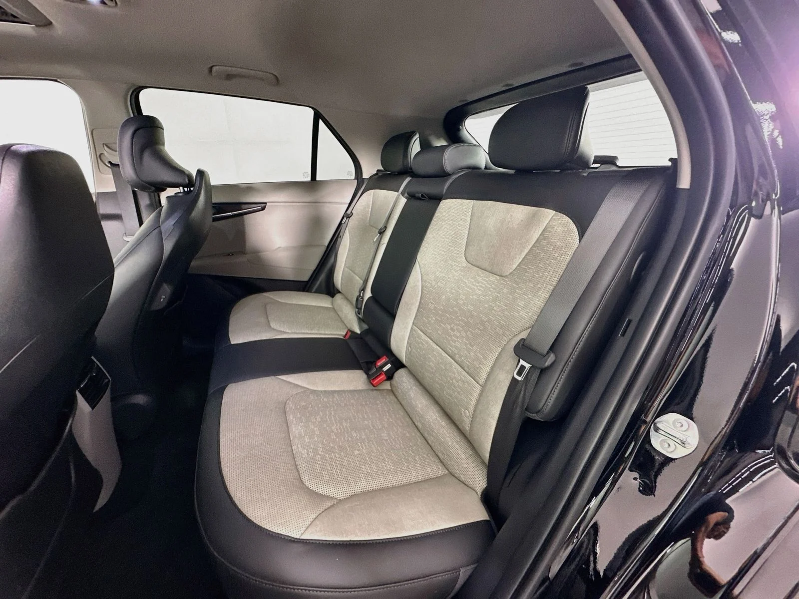 Used 2024 Aurora Black Kia Wave image 26