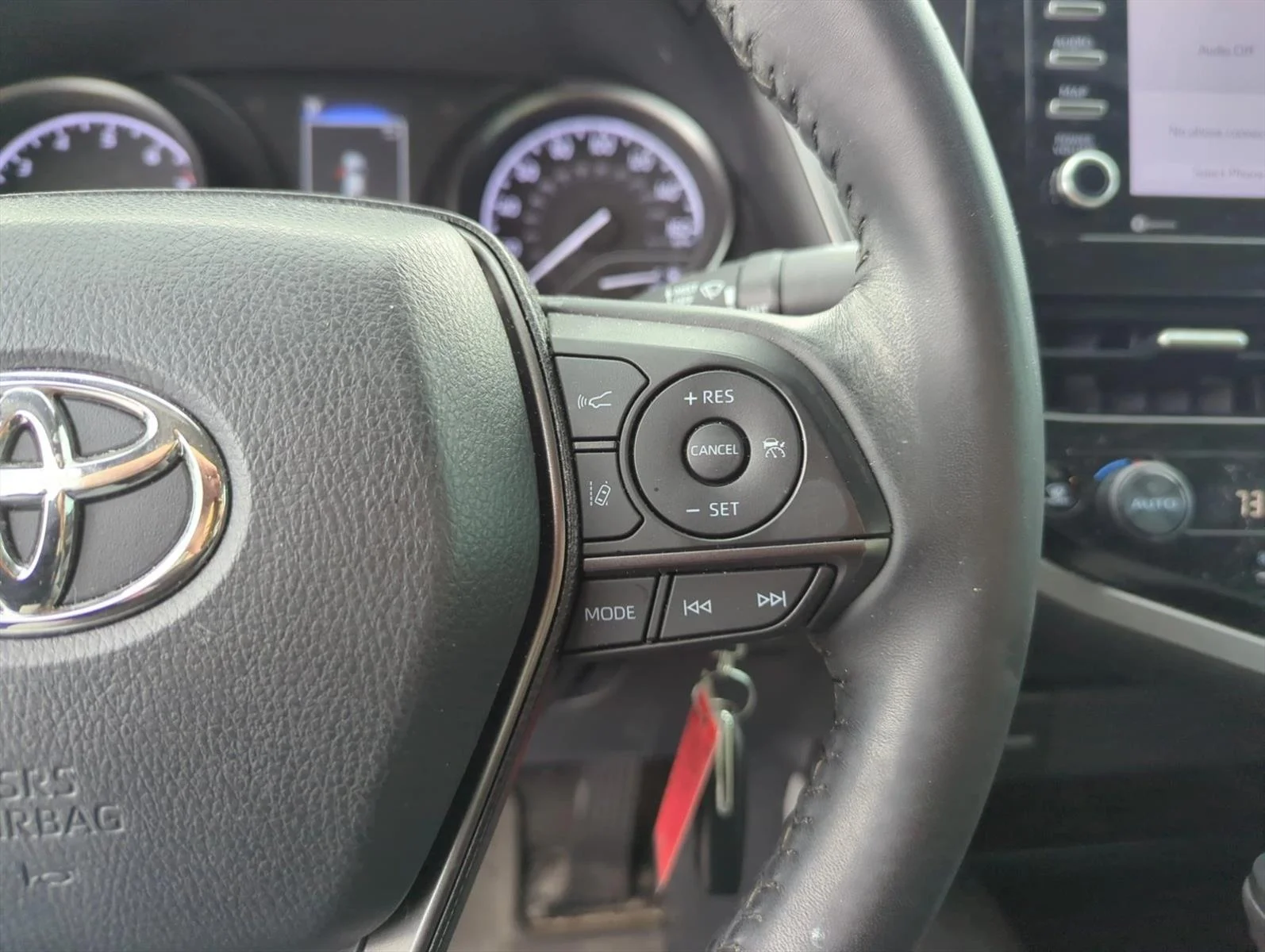 Used 2023 Ice Cap Toyota SE image 15
