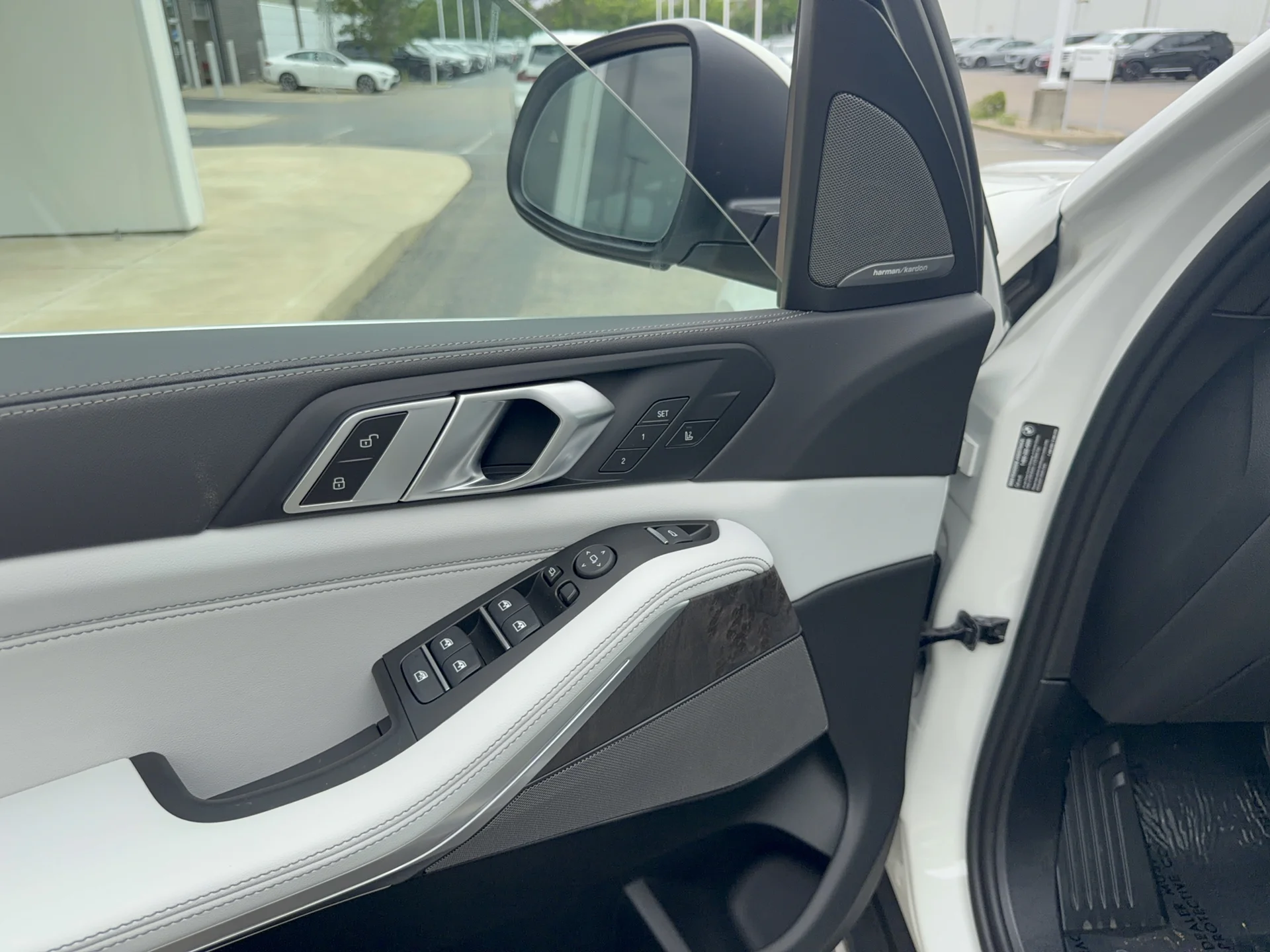 New 2026 Alpine White BMW xDrive40i image 8