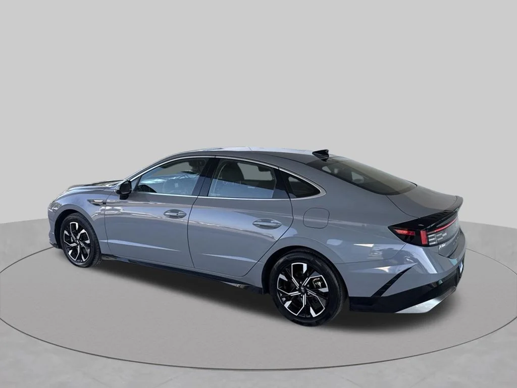 Used 2025 Blue Hyundai SEL image 5