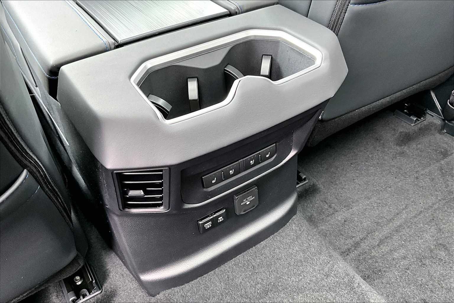 2025 Toyota Tundra Platinum - Photo 18