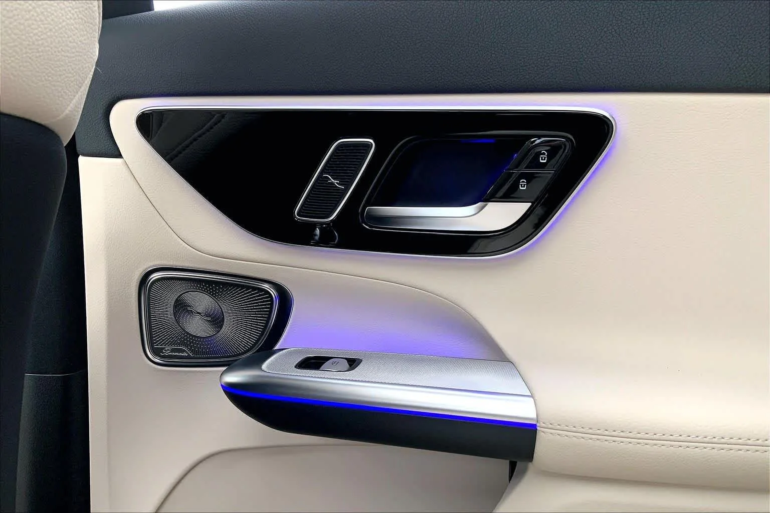 New 2026 Cirrus Silver Metallic Mercedes-Benz GLC 300 image 23