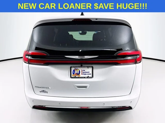 New 2026 Bright White Clear-Coat Exterior Paint Chrysler Select image 6