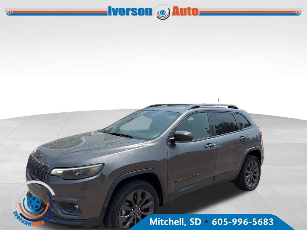 Used 2021 Gray Jeep Latitude Lux image 3