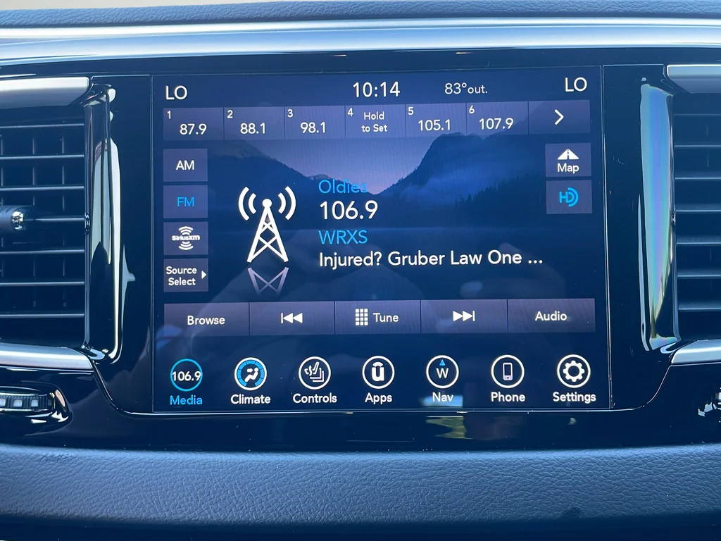 Used 2020 Black Chrysler Touring L image 15