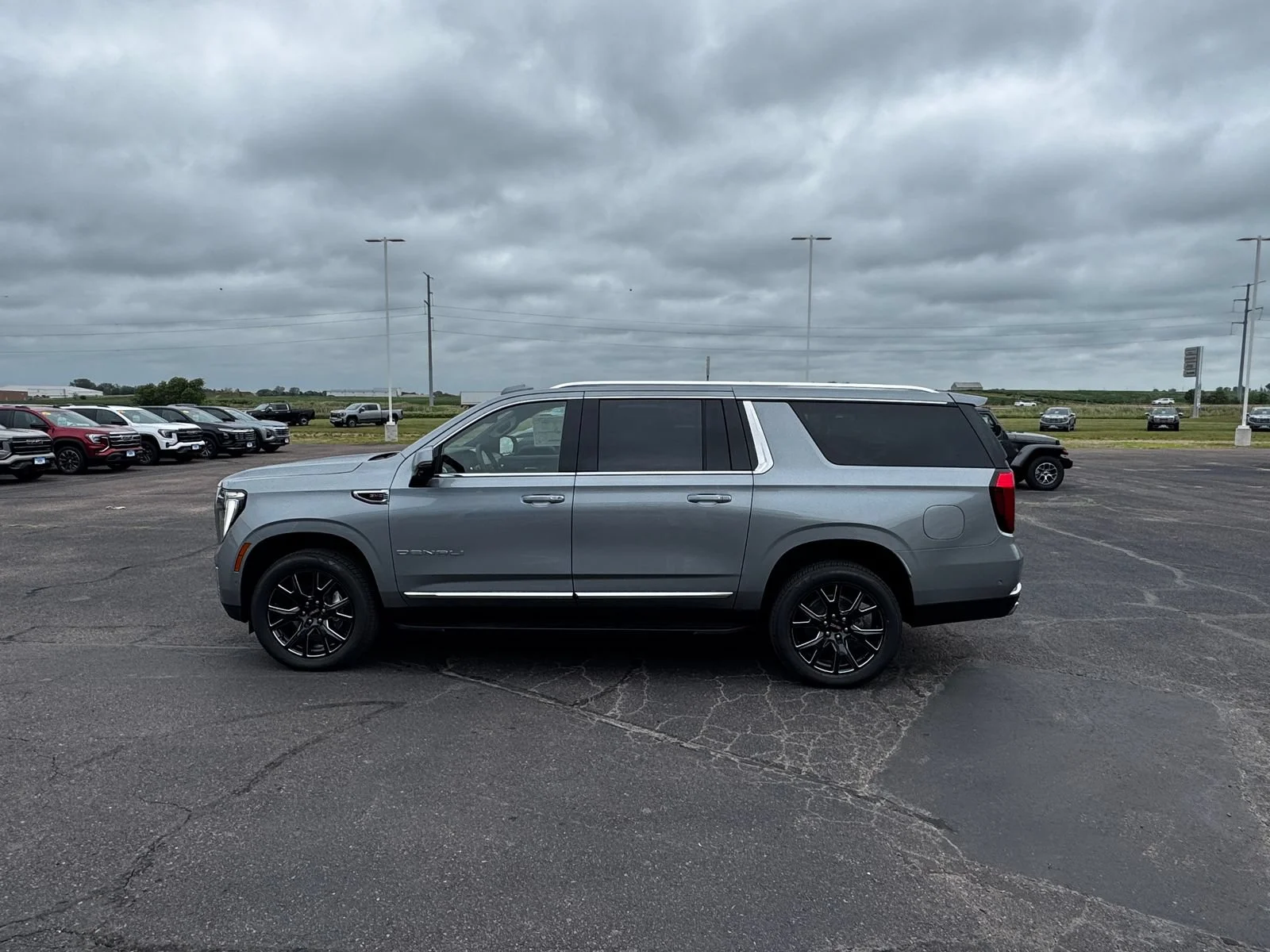 2026 GMC Yukon XL Denali - Photo 6