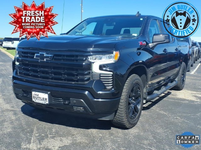 Used 2022 BLACK Chevrolet RST image 1
