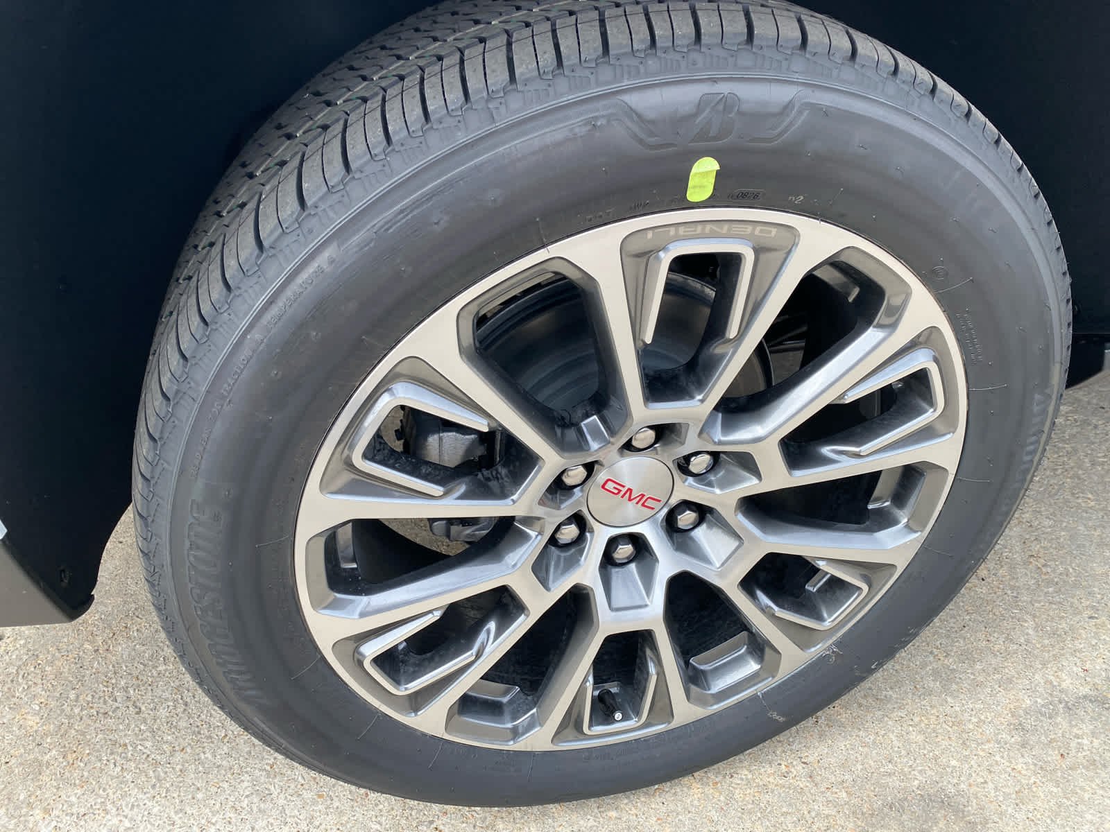 2026 GMC Yukon Denali - Photo 34