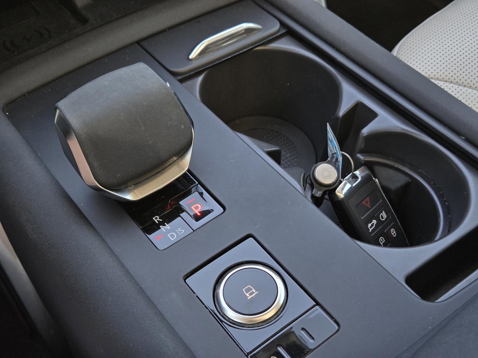Used 2025 Fuji White Land Rover Dynamic SE image 24