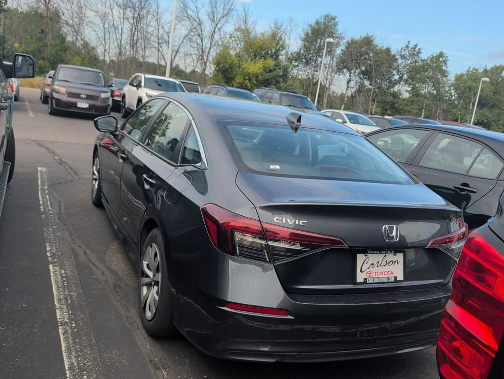 Used 2025  Honda LX image 5