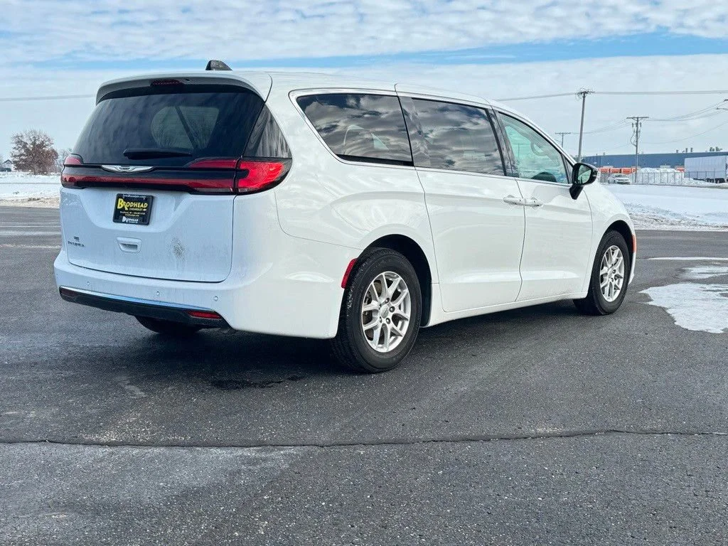 2024 Chrysler Pacifica Touring L - Photo 8