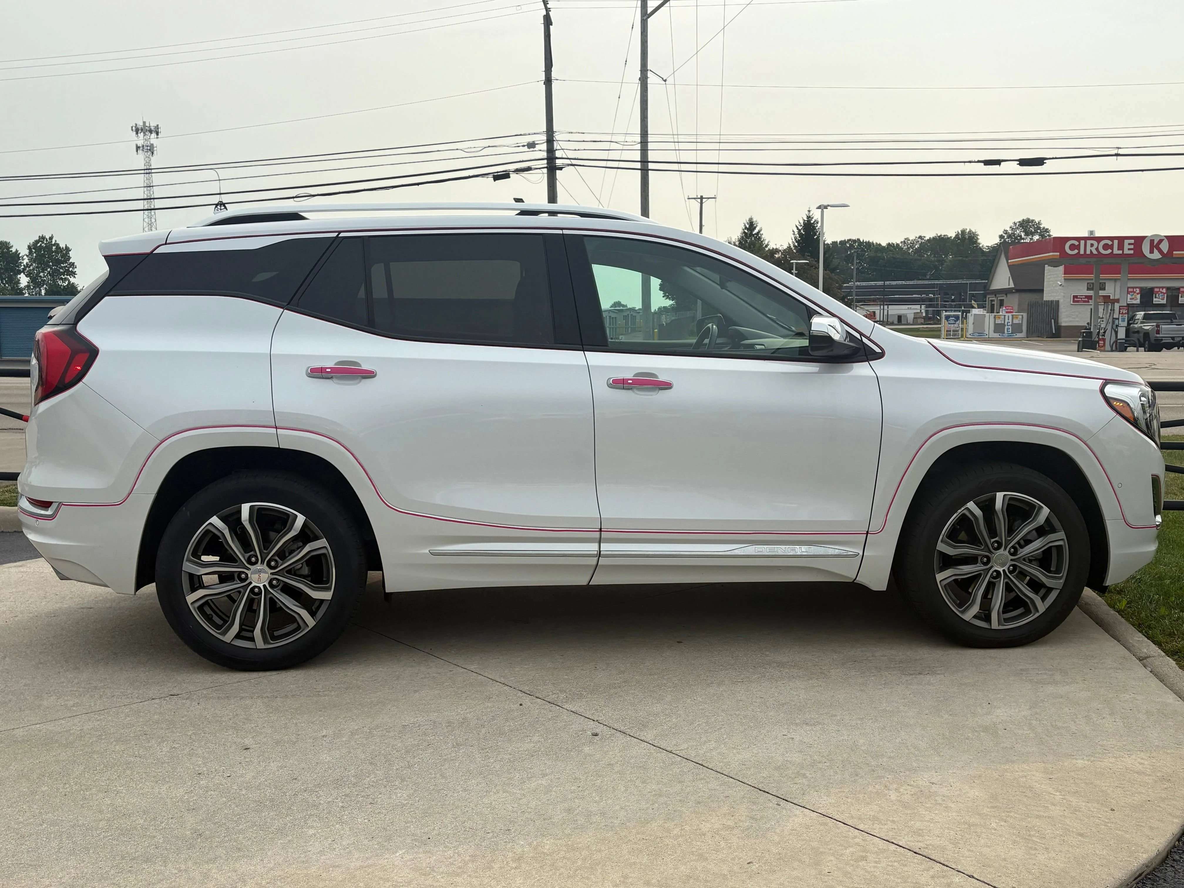 Used 2020 WHITE FROST TRICOAT GMC Denali image 8