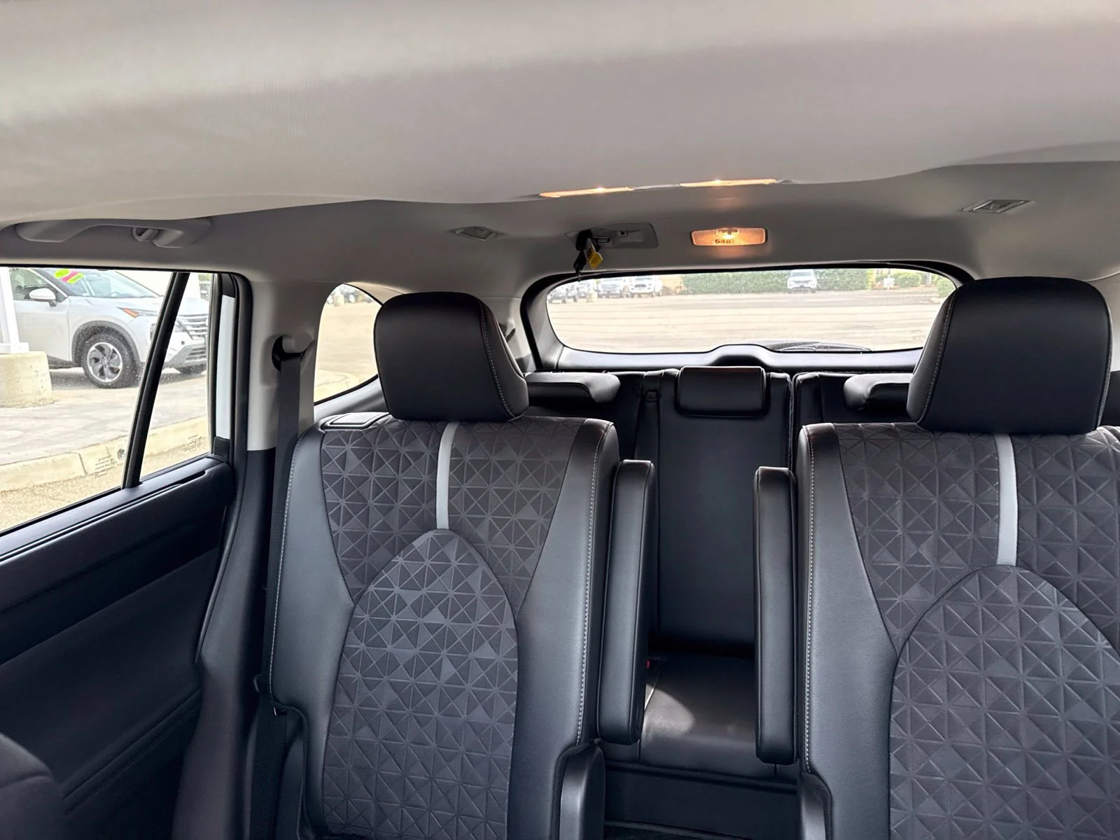 Used 2025  Toyota Hybrid XLE image 27