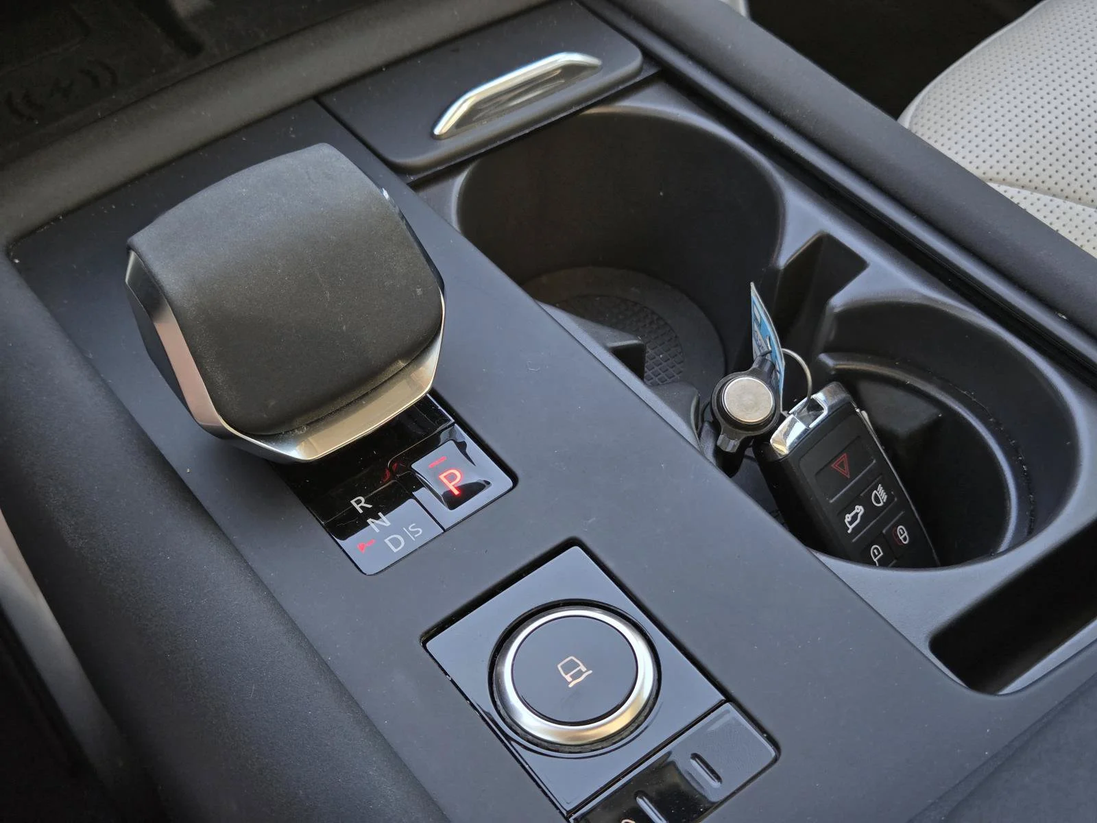 Used 2025 Fuji White Land Rover Dynamic SE image 24