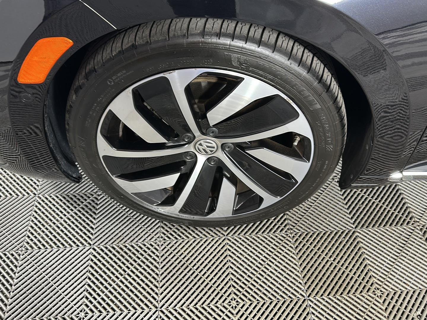 Used 2019 Deep Black Pearl Volkswagen SEL Premium R-Line image 15