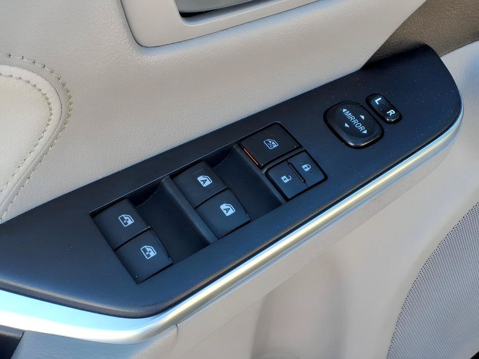 Used 2015 Attitude Black Toyota XLE image 17