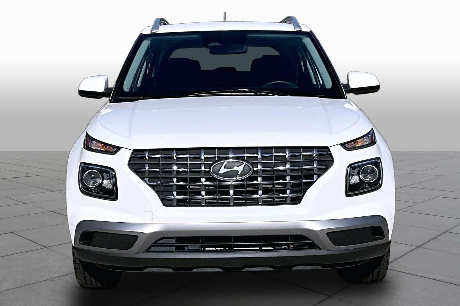 Used 2024 Lunar White Hyundai SEL image 4