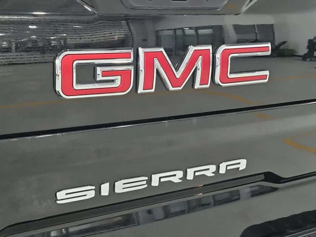 Used 2023 Onyx Black GMC SLT image 25