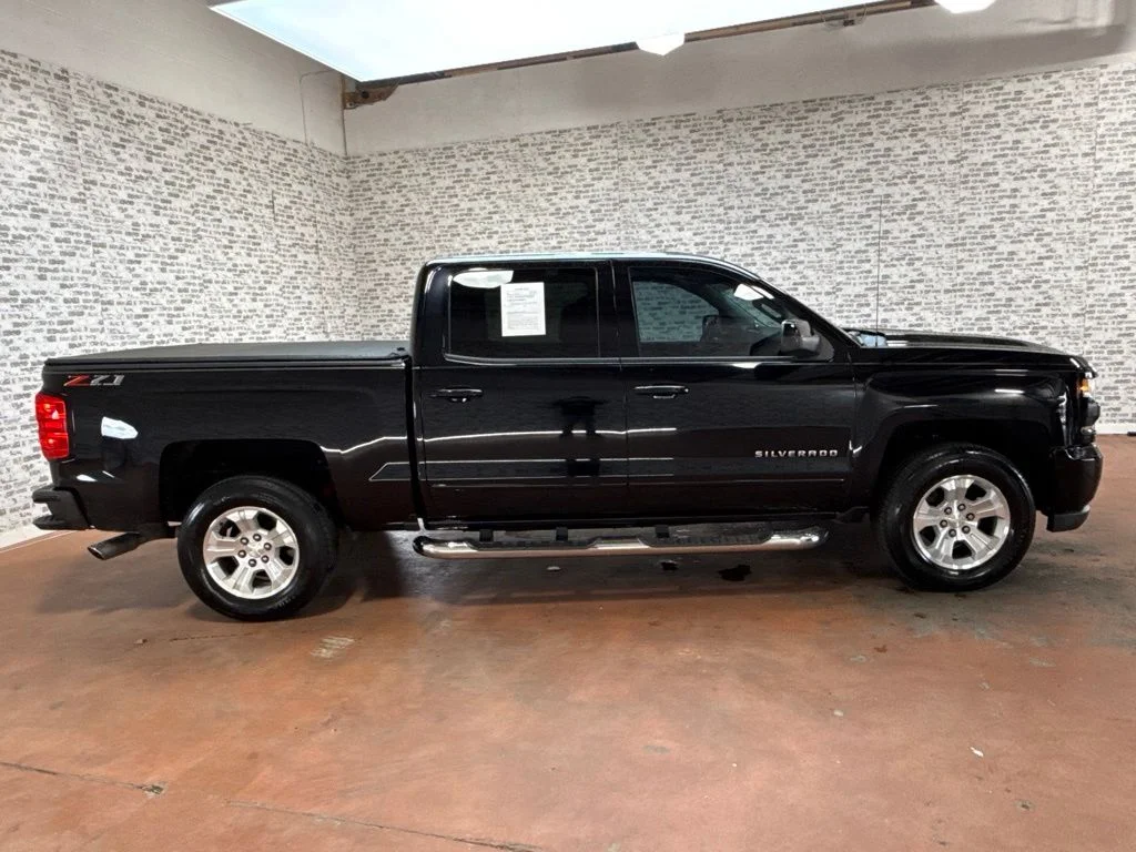 Used 2018 Black Chevrolet LT image 8