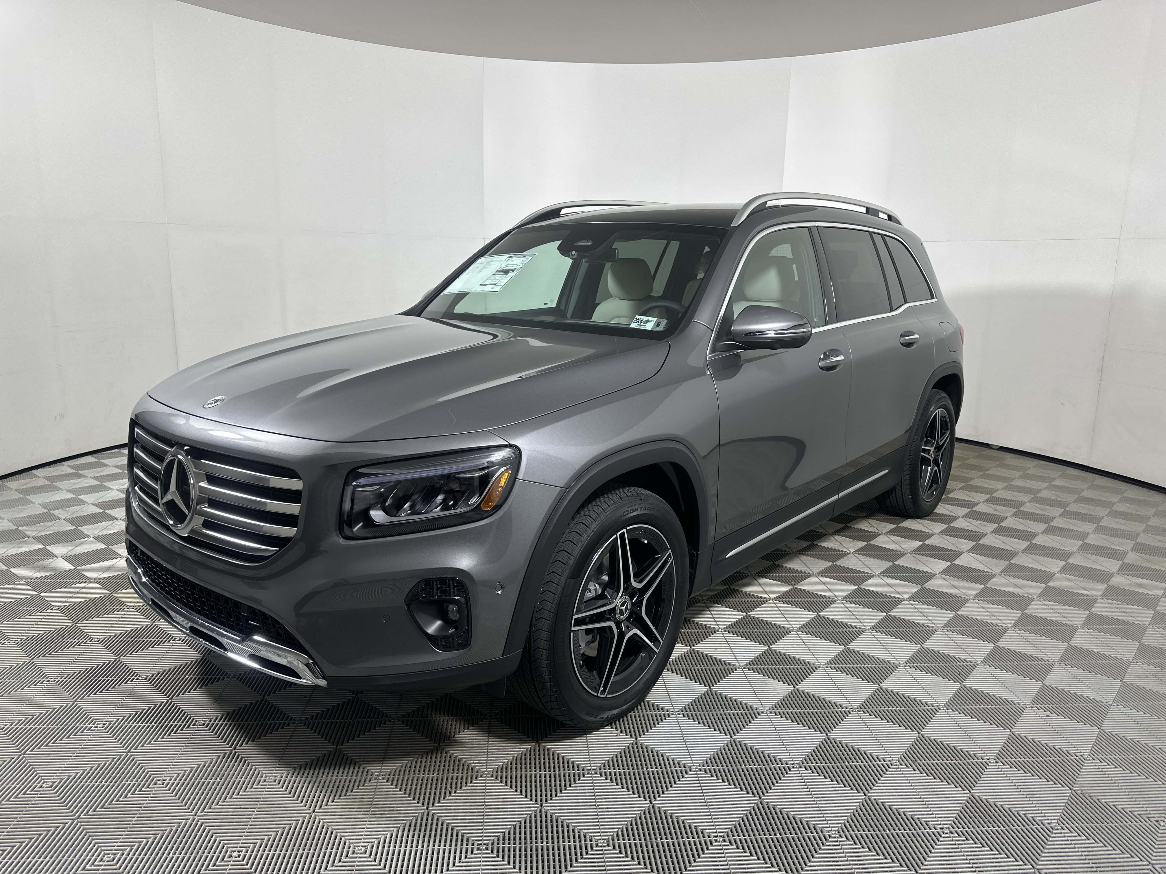 New 2026 Mountain Grey Metallic Mercedes-Benz GLB 250 image 29