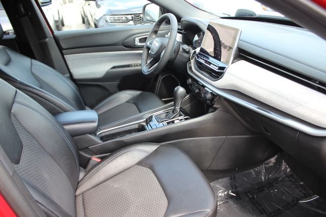 Used 2024 Red Jeep Latitude image 33