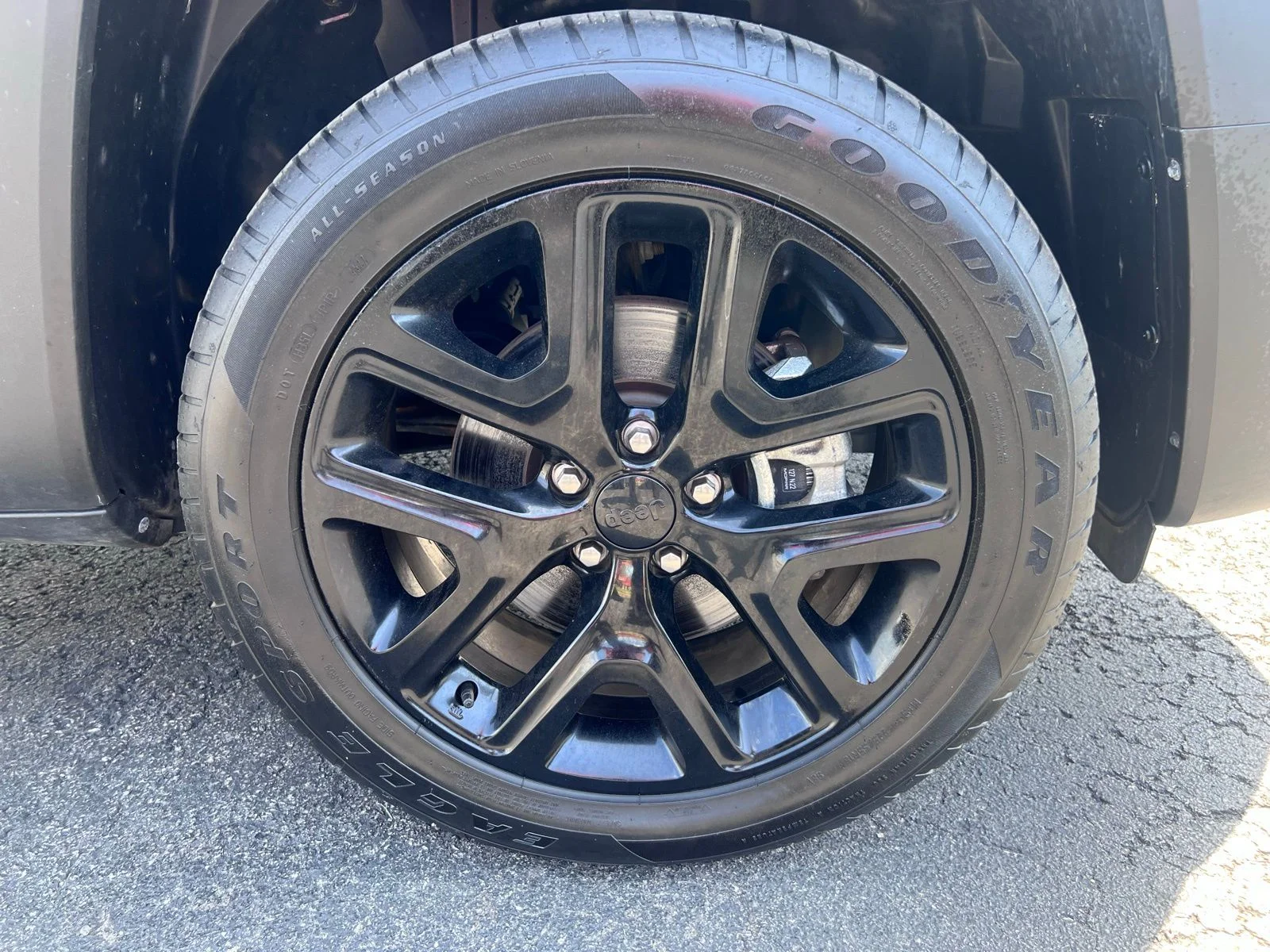 Used 2023 Black Clearcoat Jeep Altitude image 21